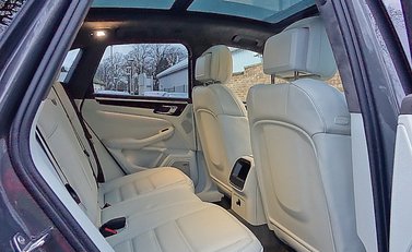 Porsche Macan Turbo 11