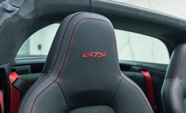 Porsche 911 Targa 4 GTS (992) 14