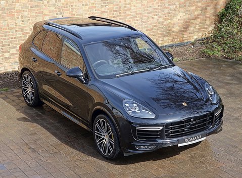 Porsche Cayenne Turbo S 30