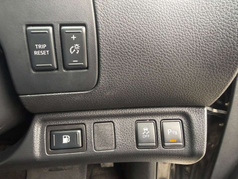 Nissan Navara 2.3 Navara Tekna dCi Auto 4WD 5dr 30