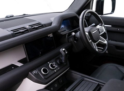 Land Rover Defender 110 SE D250 Urban 15