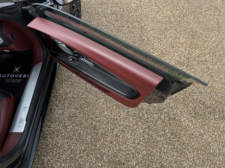 Aston Martin DB11 4.0L V8 Coupe 74