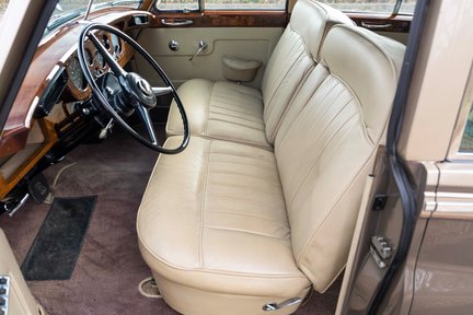 Rolls-Royce Silver Cloud II 26