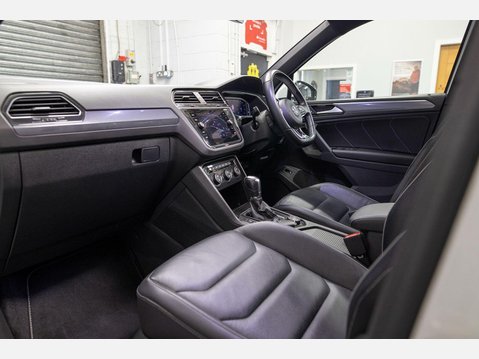 Volkswagen Tiguan 2.0 TDI R-Line Tech DSG 4Motion Euro 6 (s/s) 5dr 61