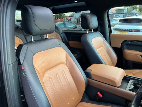 Land Rover Defender X MHEV 33