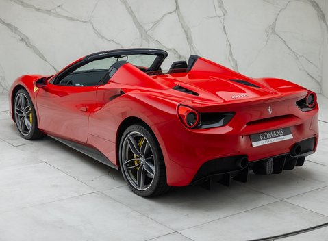 Ferrari 488 SPIDER 15