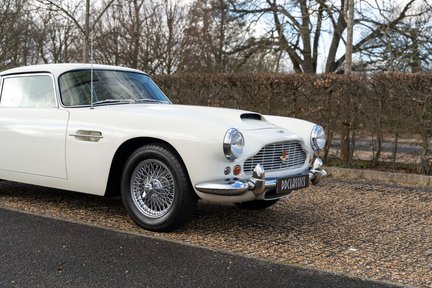 Aston Martin DB4 Series III 13