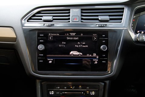 Volkswagen Tiguan Allspace LIFE TSI DSG 23