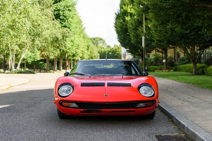 Lamborghini Miura P400 SV 5