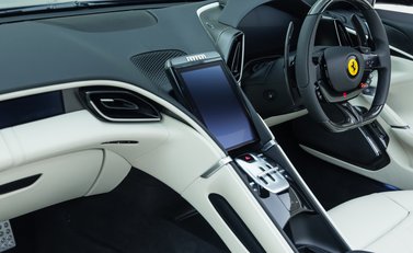 Ferrari Roma SPIDER 23