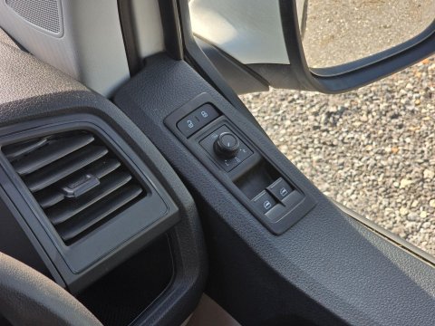 Volkswagen Campervan 30
