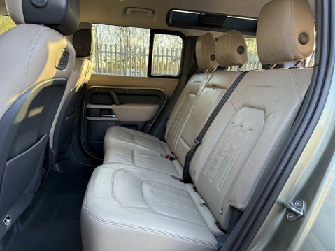 Land Rover Defender HSE MHEV 25
