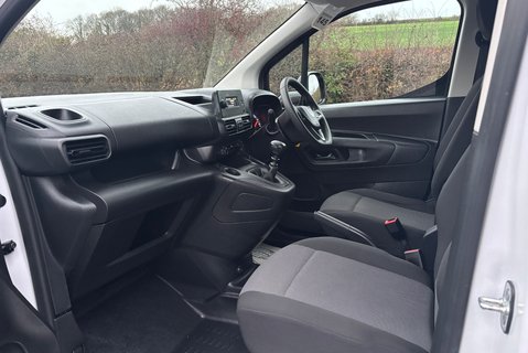 Vauxhall Combo L2H1 2300 Dynamic Panel Van 17