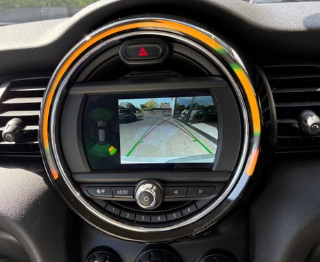 Mini Hatch Cooper 1.5 Exclusive Comfort / Navigation 5 door - SAT NAV - LIGHT LEATHER 13