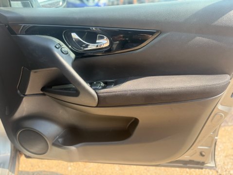 Nissan Qashqai 1.2 DIG-T Acenta Premium SUV 5dr Petrol Manual 2WD 18