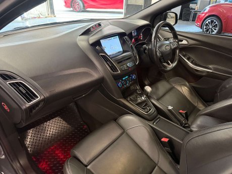 Ford Focus 2.0T EcoBoost ST-3 Hatchback 5dr Petrol Manual Euro 6 (s/s) (250 ps) 9