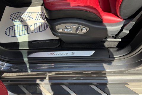 Porsche Macan D S PDK - £14K EXTRAS -AIR SUSPENSION -PDLS+ -BOSE -SIDE SKIRTS -ACC-CAMERA 24