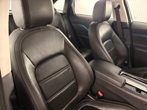 Jaguar F-Pace 2.0 D180 Prestige SUV 5dr Diesel Auto AWD Euro 6 (s/s) (180 ps) 8
