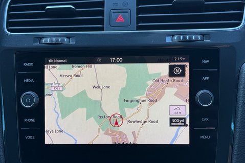 Volkswagen Golf MATCH TDI - 1 OWNER - 11 SERVICES - VAT QUALIFYING - APPLE CAR PLAY 38