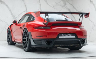 Porsche 911 GT2 RS Weissach (991) 10