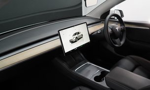 Tesla Model Y RWD Comfort Suspension GROK AI Adaptive LEDs 1Owner VATQ 19