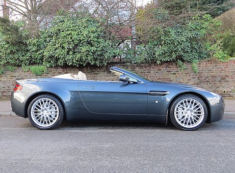 Aston Martin V8 Vantage Roadster 2