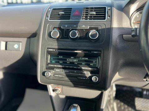 Volkswagen Touran 1.6 TDI BlueMotion Tech SE DSG Euro 5 (s/s) 5dr 43