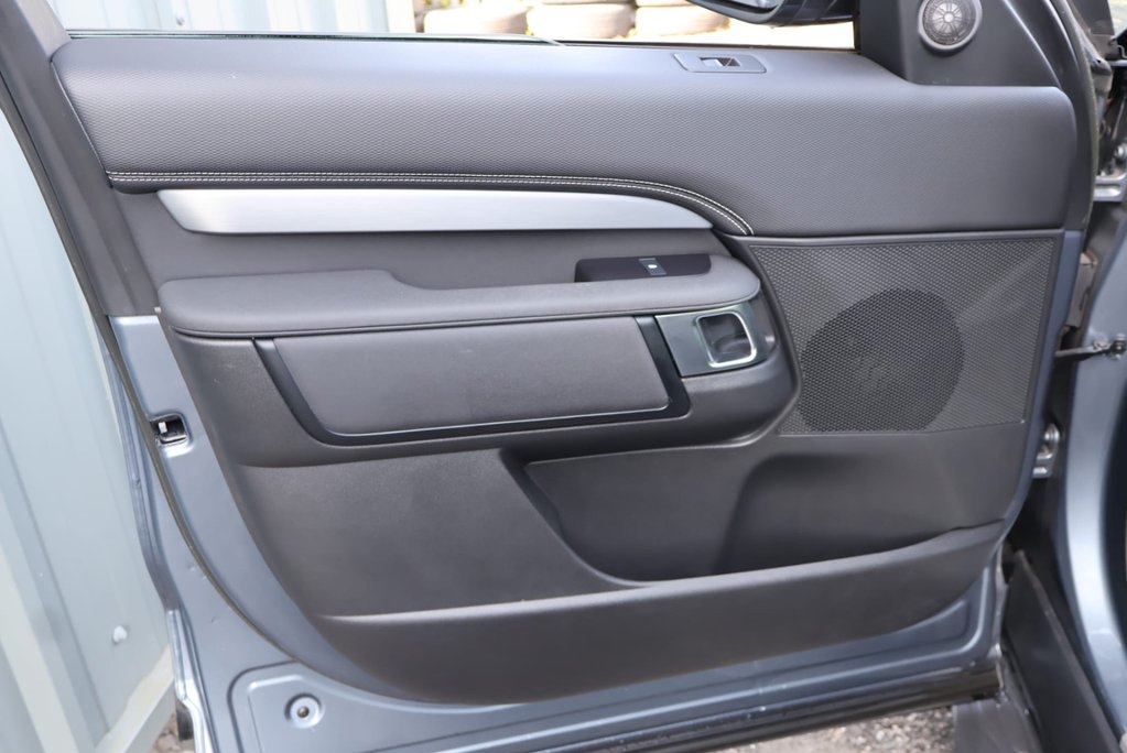 Land Rover Discovery R-DYNAMIC SE MHEV WITH GENUINE REAR SEAT CONVERSION STYLED BY SEEKER  20