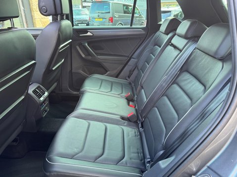 Volkswagen Tiguan R-LINE TECH TSI 4MOTION DSG 25