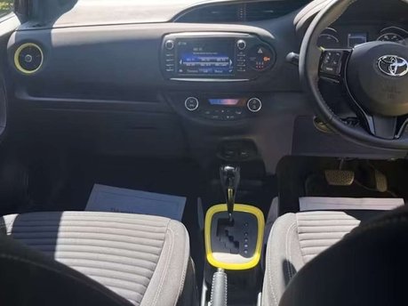Toyota Yaris 1.5 VVT-h Yellow Bi-Tone Limited Edition Hatchback 5dr Petrol Hybrid E-CVT  7