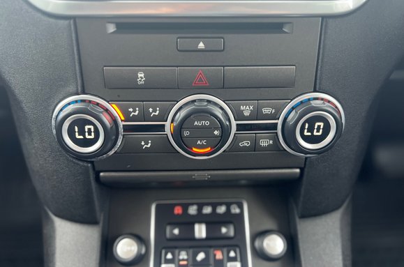 Land Rover Discovery SDV6 SE AUTO 7 SEATER 47