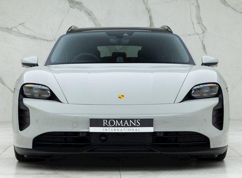 Porsche Taycan GTS Sport Turismo 3