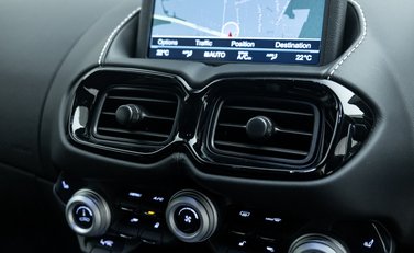 Aston Martin Vantage V8 23