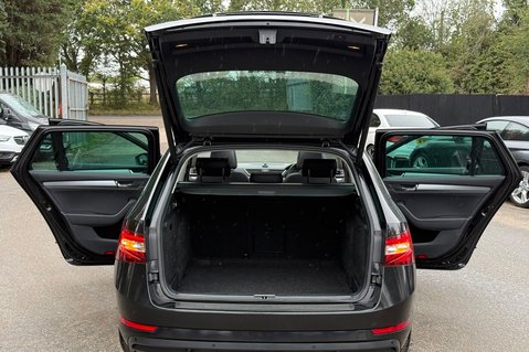 Skoda Superb SE L EXECUTIVE TDI - PANORAMIC SUNROOF  11