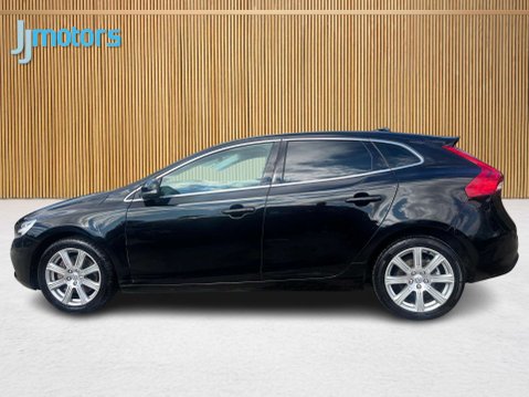 Volvo V40 2.0 D3 Inscription Hatchback 5dr Diesel Auto Euro 6 (s/s) (150 ps) 22