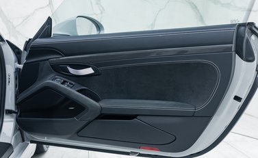 Porsche Cayman GT4 718 26