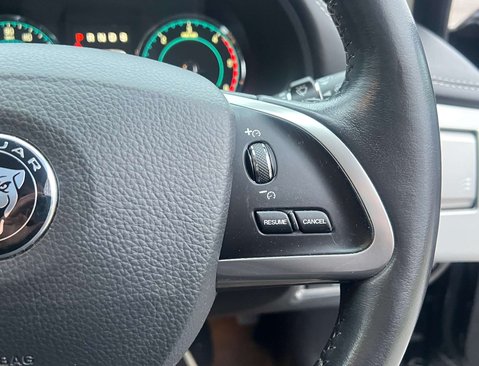 Jaguar XF 2.2d Portfolio Saloon 4dr Diesel Auto Euro 5 (s/s) (200 ps) 24