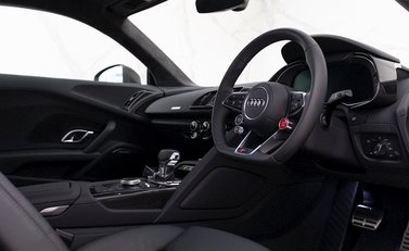 Audi R8 V10 Performance Carbon Black 9