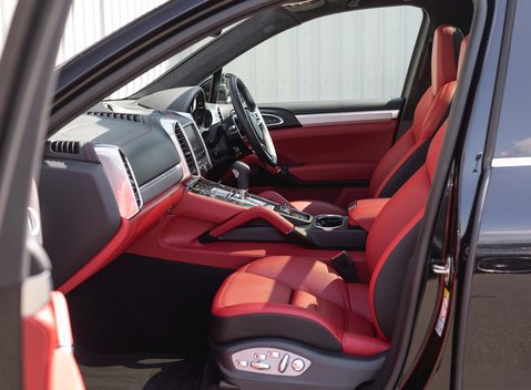 Porsche Cayenne Turbo 16