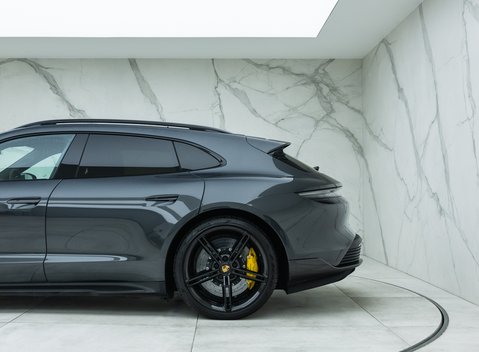 Porsche Taycan Turbo S Sport Turismo 42