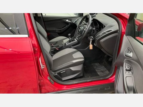 Ford Focus 1.0T EcoBoost Zetec Euro 5 (s/s) 5dr 5