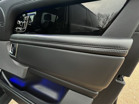 Land Rover Range Rover WESTMINSTER BLACK MHEV 79