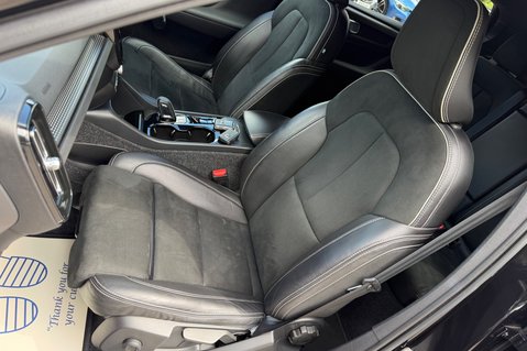 Volvo XC40 D4 R-DESIGN PRO AWD 13