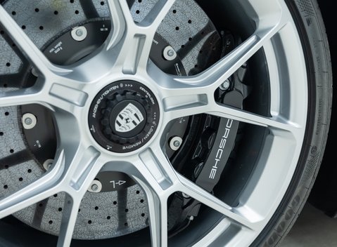 Porsche 911 GT3 TOURING (992) 36