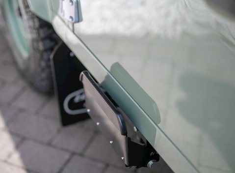 Land Rover Defender 90 Heritage Hard Top 22