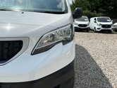 Peugeot Expert MWB L2H1 Low Roof Professional 2700 Air Con Tow Bar EURO 6 NO VAT 23