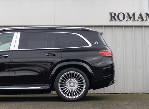 Mercedes-Benz GLS 600 First Class 32