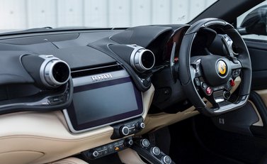 Ferrari GTC4 Lusso 17