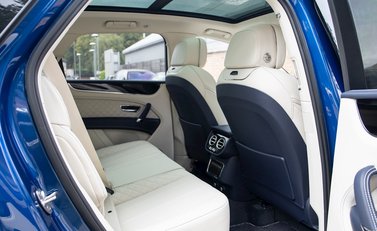 Bentley Bentayga V8 15