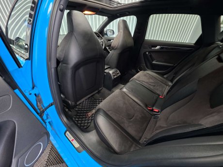 Audi RS4 4.2 FSI V8 Estate 5dr Petrol S Tronic quattro Euro 5 (450 ps) 32